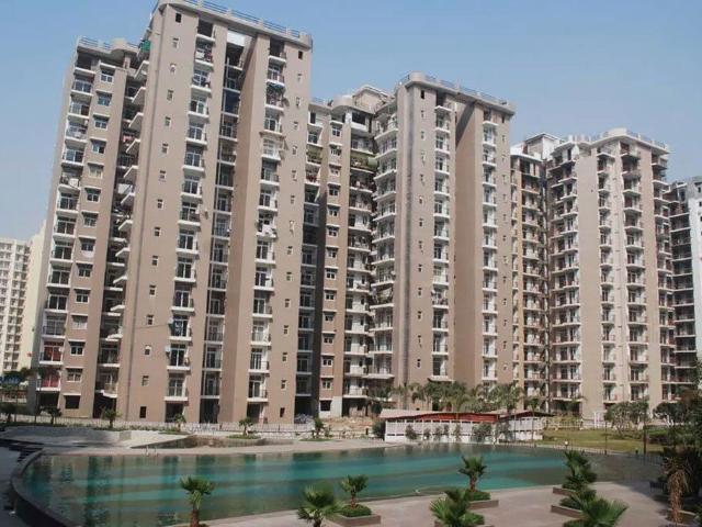 Resale | 2 BHK + Servant Room 1075 Sq.Ft. Apartment in Amrapali Zodiac