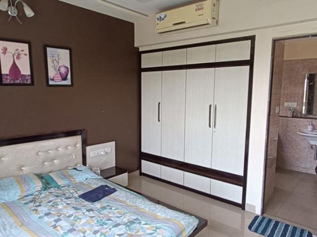 Resale | 2 BHK + Servant Room 1100 Sq.Ft. Apartment in Amanora Elivate Tower