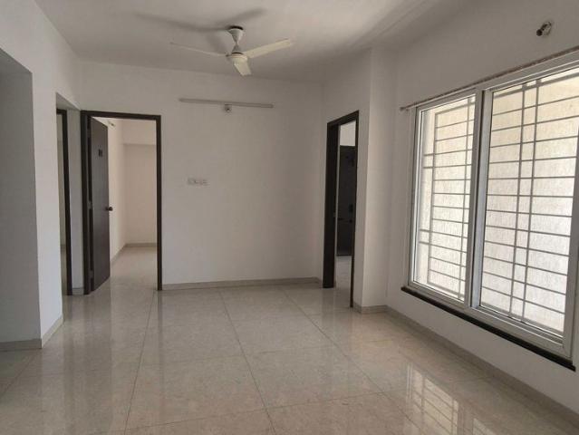 Resale | 2 BHK + Servant Room 1120 Sq.Ft. Apartment in Majestique Towers