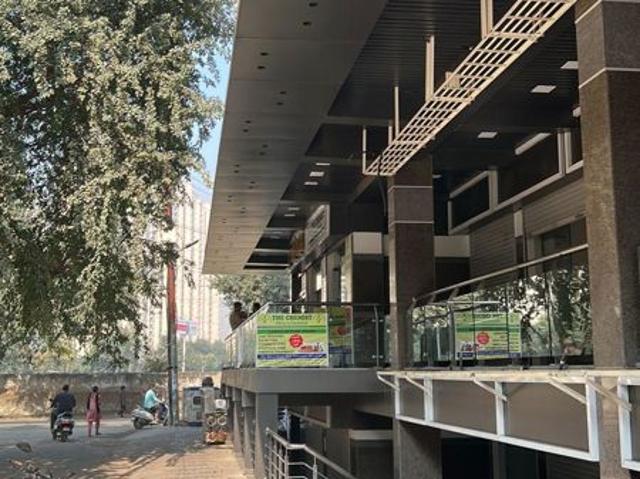 Resale | 2 BHK + Servant Room 1150 Sq.Ft. Apartment in Emenox Brave Hearts
