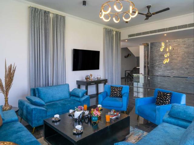 Resale | 2 BHK + Servant Room 1200 Sq.Ft. Independent House in DLF Central 67