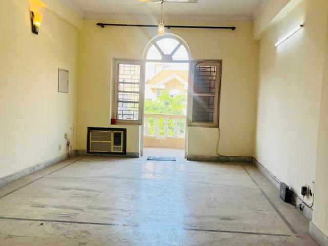 Resale | 2 BHK + Servant Room 1257 Sq.Ft. Apartment in Ireo Uptown
