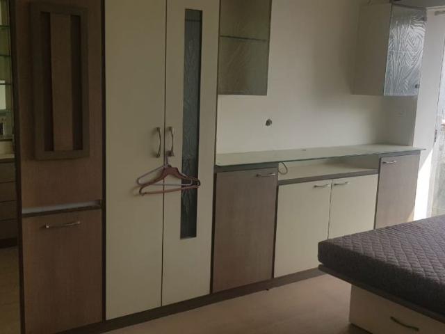 Resale | 2 BHK + Servant Room 1300 Sq.Ft. Apartment in Jolly Maker Apartment