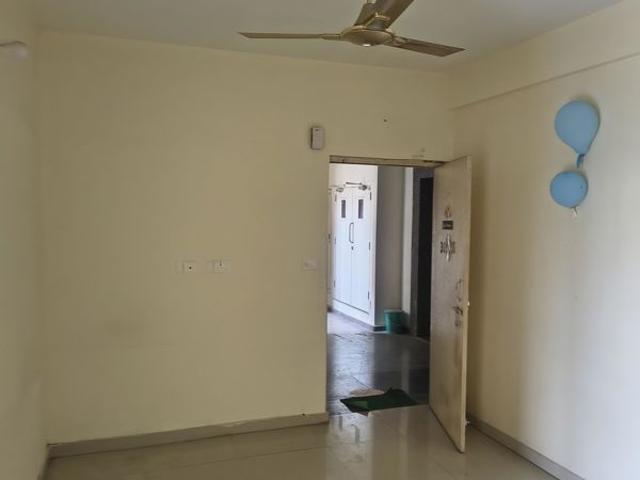 Resale | 2 BHK + Servant Room 581 Sq.Ft. Apartment in Sector 86