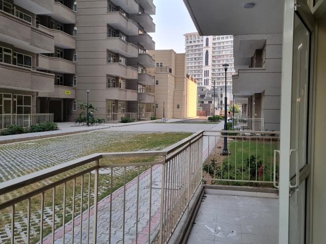 Resale | 2 BHK + Servant Room 681 Sq.Ft. Apartment in Pyramid Elite