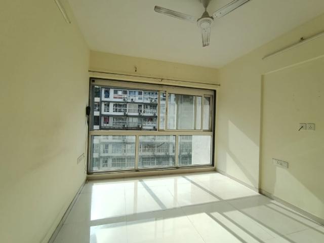 Resale | 2 BHK + Servant Room 751 Sq.Ft. Apartment in Godrej Central
