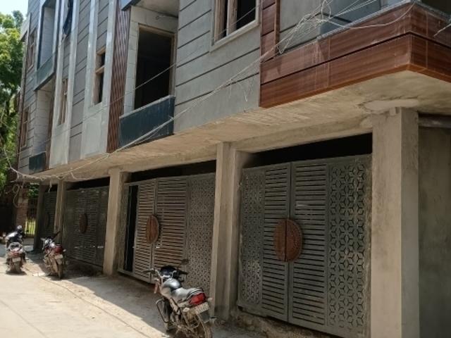 Resale | 2 BHK + Servant Room 700 Sq.Ft. Apartment in Mahavir Enclave 1