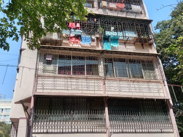 Resale | 2 BHK + Servant Room 700 Sq.Ft. Apartment in Raj Tower Borivali
