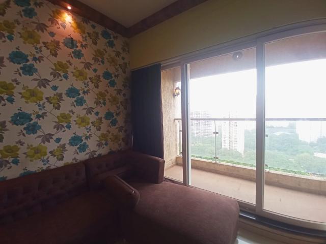 Resale | 2 BHK + Servant Room 700 Sq.Ft. Apartment in Rustomjee Urbania