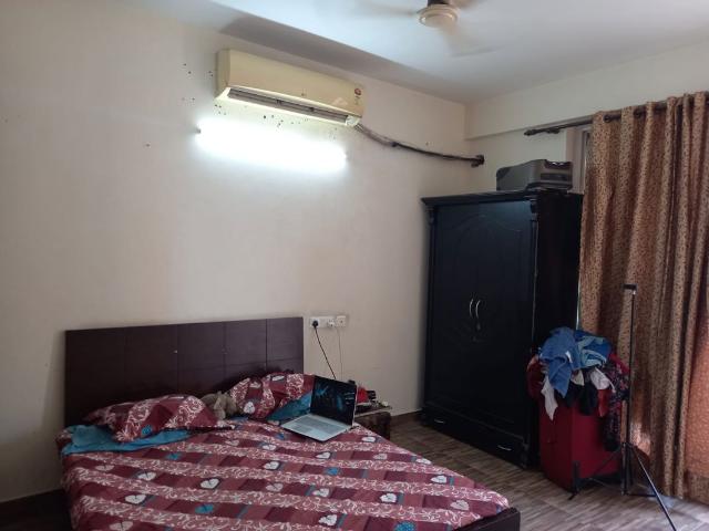 Resale | 2 BHK + Servant Room 800 Sq.Ft. Apartment in Spaghetti Complex