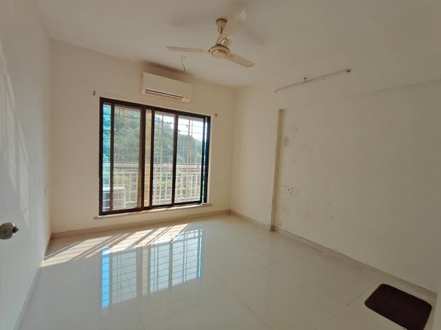 Resale | 2 BHK + Servant Room 950 Sq.Ft. Apartment in Puraniks One Hometown