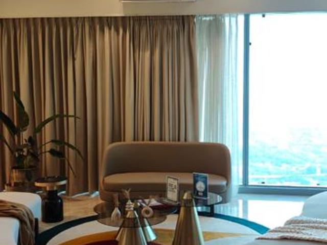 Resale | 2 BHK + Servant Room 902 Sq.Ft. Apartment in Alamdar Marine Palace