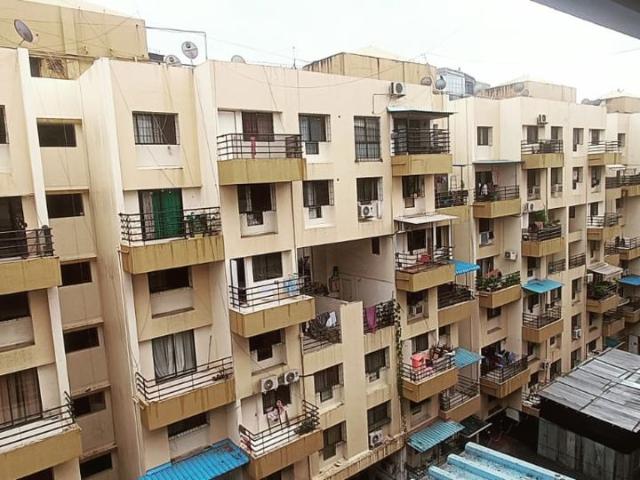 Resale | 2 BHK + Servant Room 925 Sq.Ft. Apartment in Neco Gardens