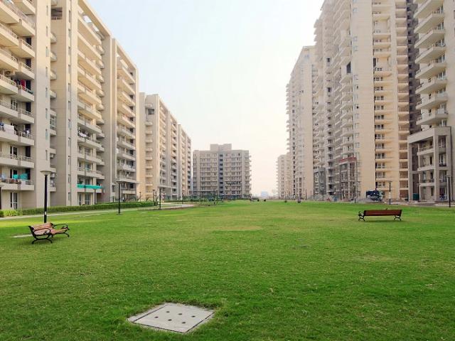 Resale | 2 BHK + Study Room 1325 Sq.Ft. Apartment in Indiabulls Centrum Park