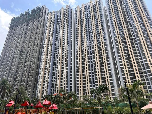 Resale | 2 BHK + Store Room 636 Sq.Ft. Apartment in Raymond Ten X Habitat