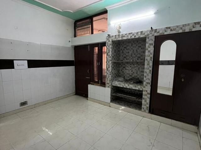 Resale | 2 BHK + Store Room 900 Sq.Ft. Apartment in Sector 44