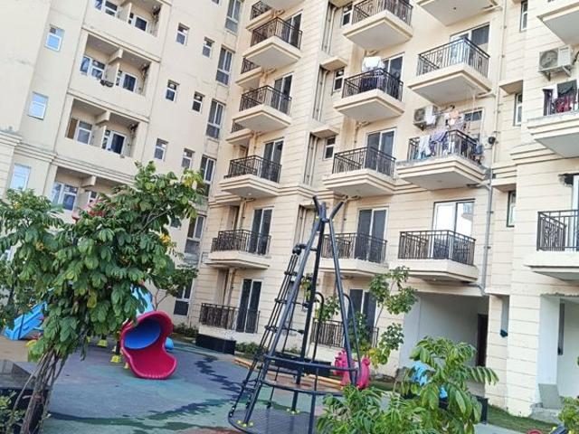 Resale | 2 BHK + Pooja Room 800 Sq.Ft. Apartment in Signature Global Prime