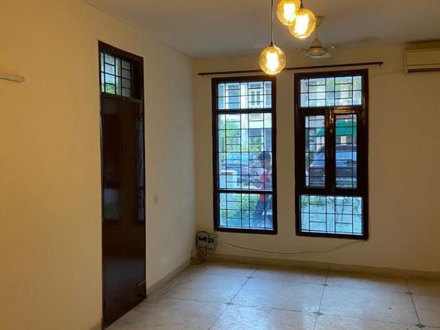 Resale | 2 BHK + Pooja Room 900 Sq.Ft. Apartment in Mahagun Mahagunpuram