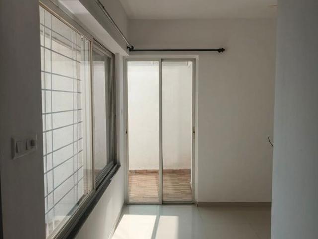 Resale | 2 BHK + Pooja Room 950 Sq.Ft. Apartment in Majestique Magnum