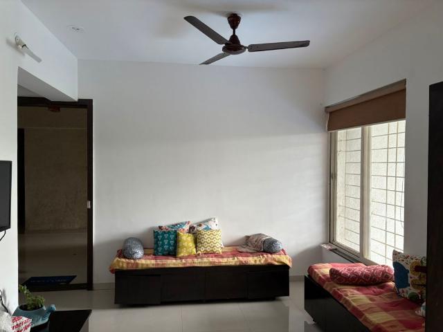Resale | 2 BHK + Pooja Room 950 Sq.Ft. Apartment in Majestique Venice