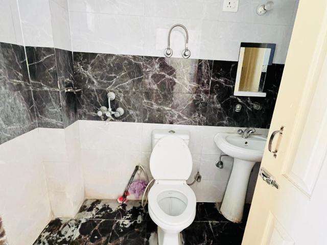 Resale | 2 BHK + Pooja Room 950 Sq.Ft. Apartment in Gulmohur Garden