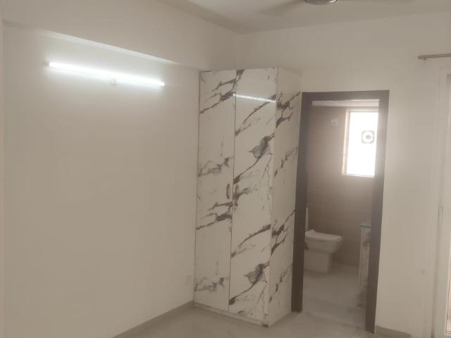 Resale | 2 BHK + Pooja Room 990 Sq.Ft. Apartment in Logix Blossom Greens