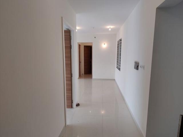 Resale | 2 BHK + Pooja Room 1000 Sq.Ft. Apartment in Kalpataru Crescendo