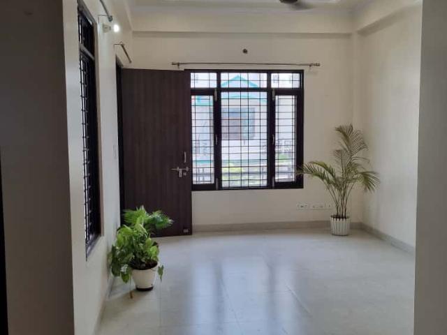 Resale | 2 BHK + Pooja Room 1000 Sq.Ft. Apartment in RNA NG Paradise