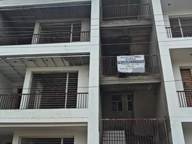 Resale | 2 BHK + Pooja Room 102 Sq.Yd. Apartment in Sector 124
