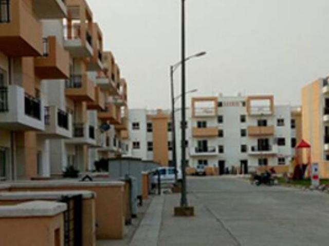 Resale | 2 BHK + Pooja Room 1045 Sq.Ft. Apartment in Bptp Park Floors I