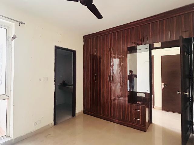 Resale | 2 BHK + Pooja Room 1040 Sq.Ft. Apartment in Logix Blossom Greens