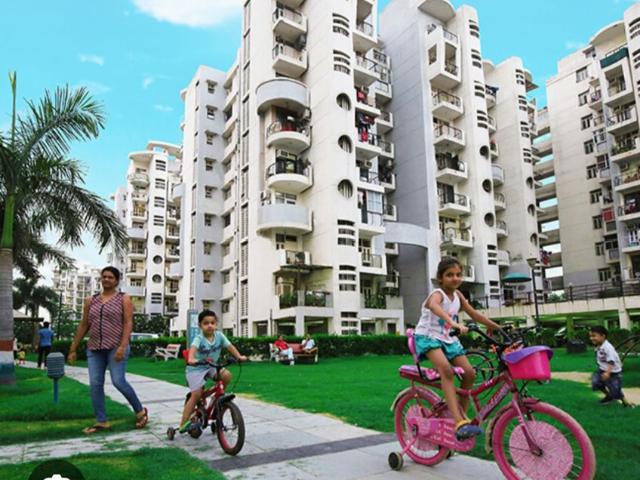 Resale | 2 BHK + Pooja Room,Servant Room 1200 Sq.Ft. Apartment in Omaxe Heights