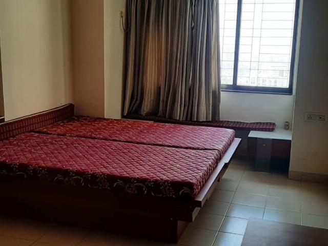 Resale | 2 BHK + Pooja Room,Servant Room 700 Sq.Ft. Apartment in Llyod Estate
