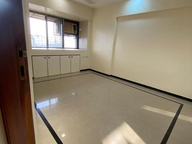 Resale | 2 BHK + Pooja Room,Servant Room 710 Sq.Ft. Apartment in Llyod Estate