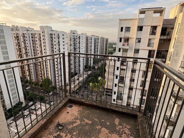 Resale | 2 BHK + Pooja Room,Servant Room 738 Sq.Ft. Apartment in Lodha Lakeshore Greens