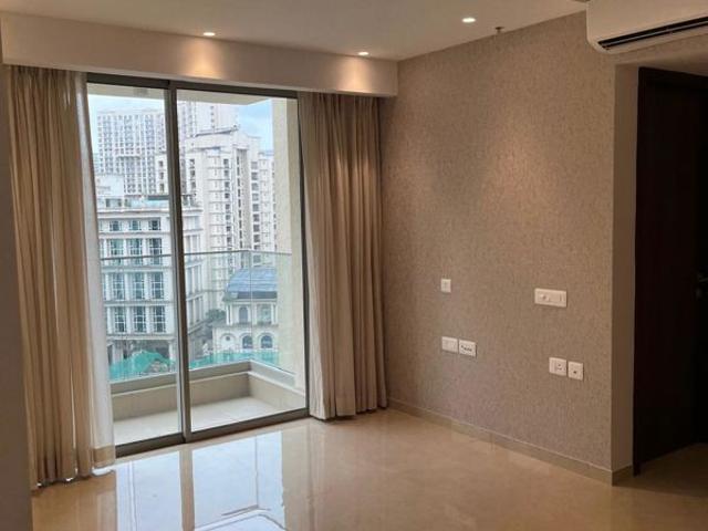 Resale | 2 BHK + Pooja Room,Servant Room 900 Sq.Ft. Apartment in Hiranandani Highland