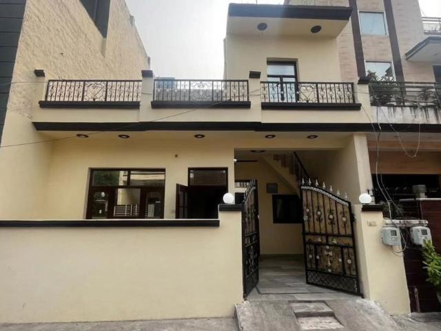 Resale | 2 BHK + Pooja Room,Servant Room,Study Room 98 Sq.Yd. Independent House in Kharar