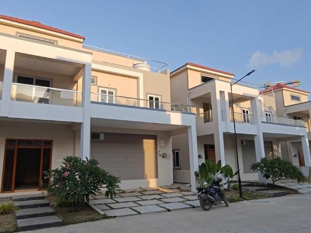 Resale | 2 BHK + Pooja Room,Servant Room,Study Room,Extra Room,Basement,Store Room 2384 Sq.Ft. Villa in Sri Mytri Aavasa
