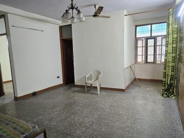 Resale | 2 BHK + Pooja Room,Servant Room,Study Room,Extra Room,Basement,Store Room 850 Sq.Ft. Apartment in Dilshad Colony