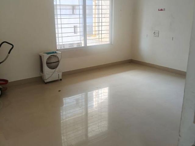 Resale | 2 BHK + Pooja Room,Servant Room,Study Room,Extra Room,Basement 900 Sq.Ft. Apartment in GK Rose Icon
