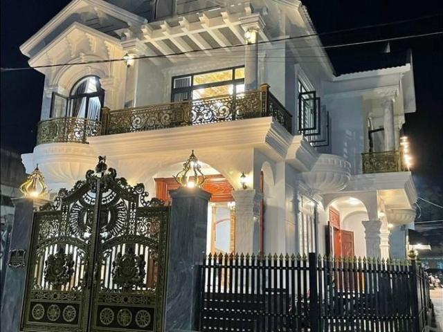 Resale | 2 BHK + Pooja Room,Servant Room,Study Room,Extra Room 1200 Sq.Ft. Villa in Kanakapura