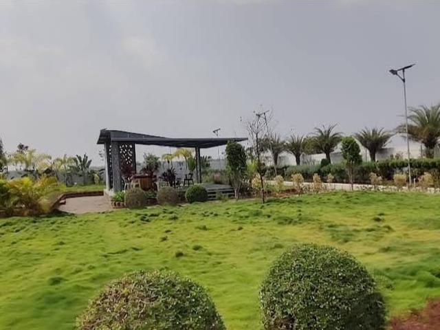Resale | 2 BHK + Pooja Room,Servant Room,Study Room,Extra Room 1335 Sq.Ft. Apartment in Aaditri Everest