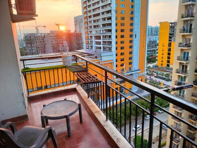 Resale | 2 BHK + Pooja Room,Servant Room,Study Room,Extra Room 950 Sq.Ft. Apartment in Gardenia Golf City