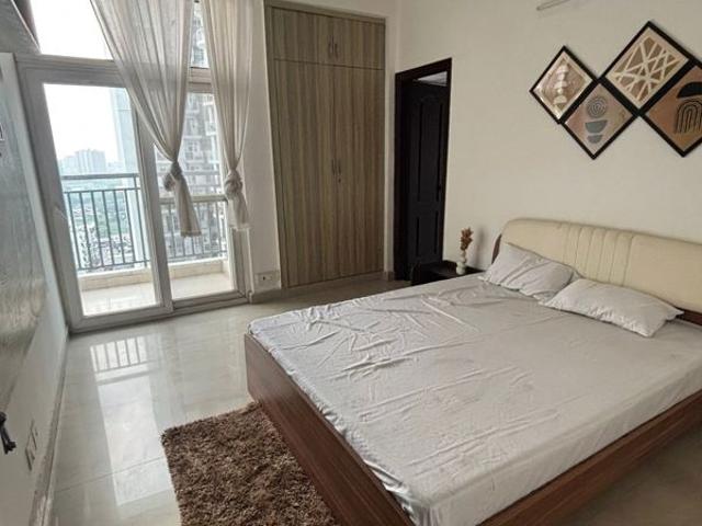 Resale | 2 BHK + Prayer Room 900 Sq.Ft. Apartment in Mahagun Mahagunpuram