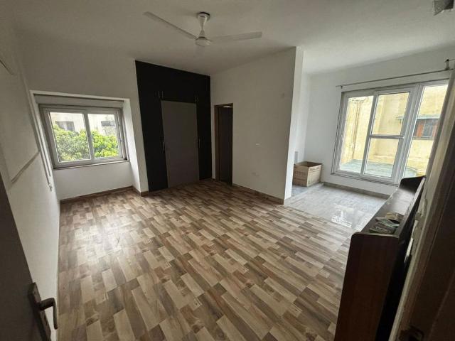 Resale | 2 BHK + Prayer Room,Servant Room,Study Room,Extra Room,Basement,Store Room 1380 Sq.Ft. Apartment in Supertech Supernova Nova Residences