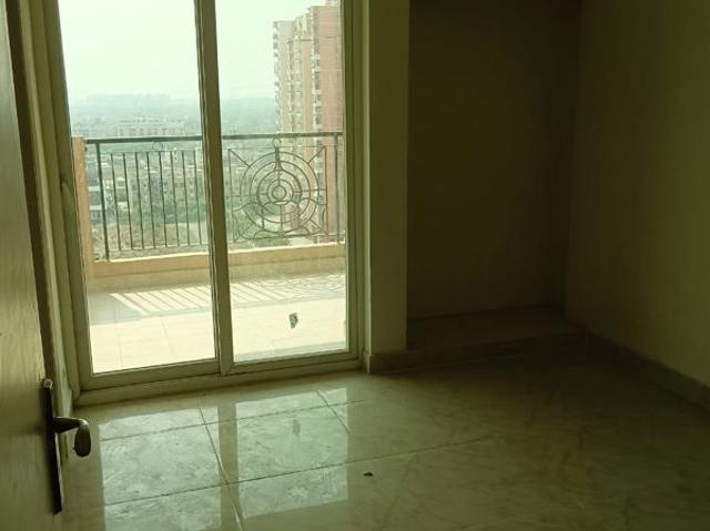 Resale | 2 BHK + Prayer Room,Servant Room,Study Room,Extra Room,Basement,Store Room 945 Sq.Ft. Apartment in Gaurs Siddhartham