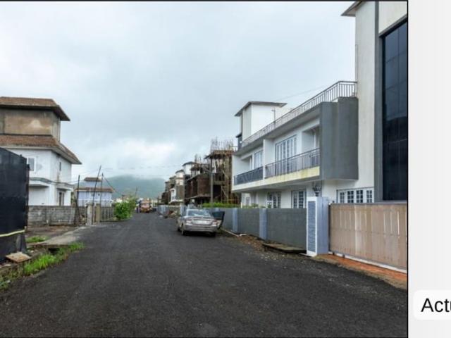 Resale | 2 BHK + Prayer Room,Servant Room,Study Room,Extra Room,Store Room 1400 Sq.Ft. Villa in Lonavala