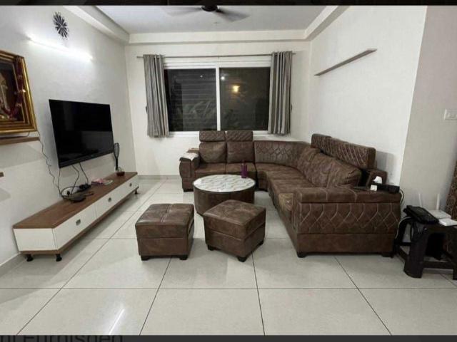 Resale | 2 BHK + Prayer Room,Servant Room 1950 Sq.Ft. Apartment in Prestige Lakeside Habitat