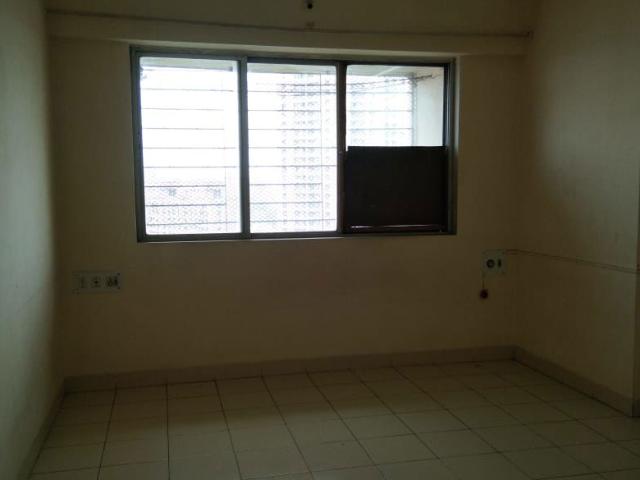 Resale | 2 BHK + Prayer Room,Servant Room 700 Sq.Ft. Apartment in Llyod Estate