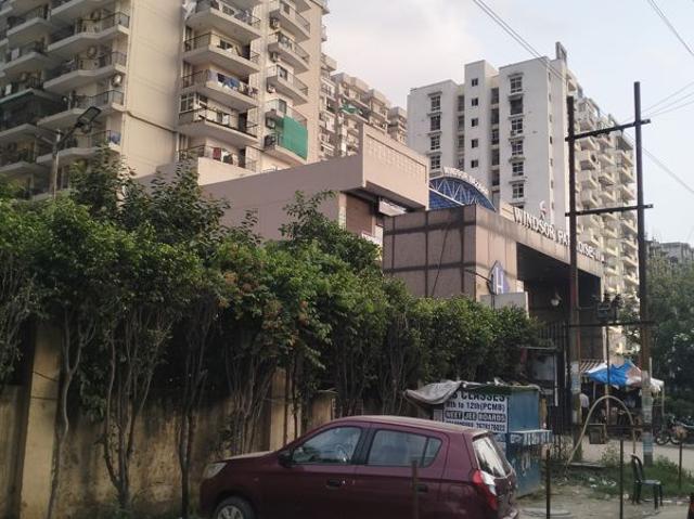 Resale | 2 BHK + Prayer Room,Study Room 895 Sq.Ft. Apartment in Windsor Paradise 2
